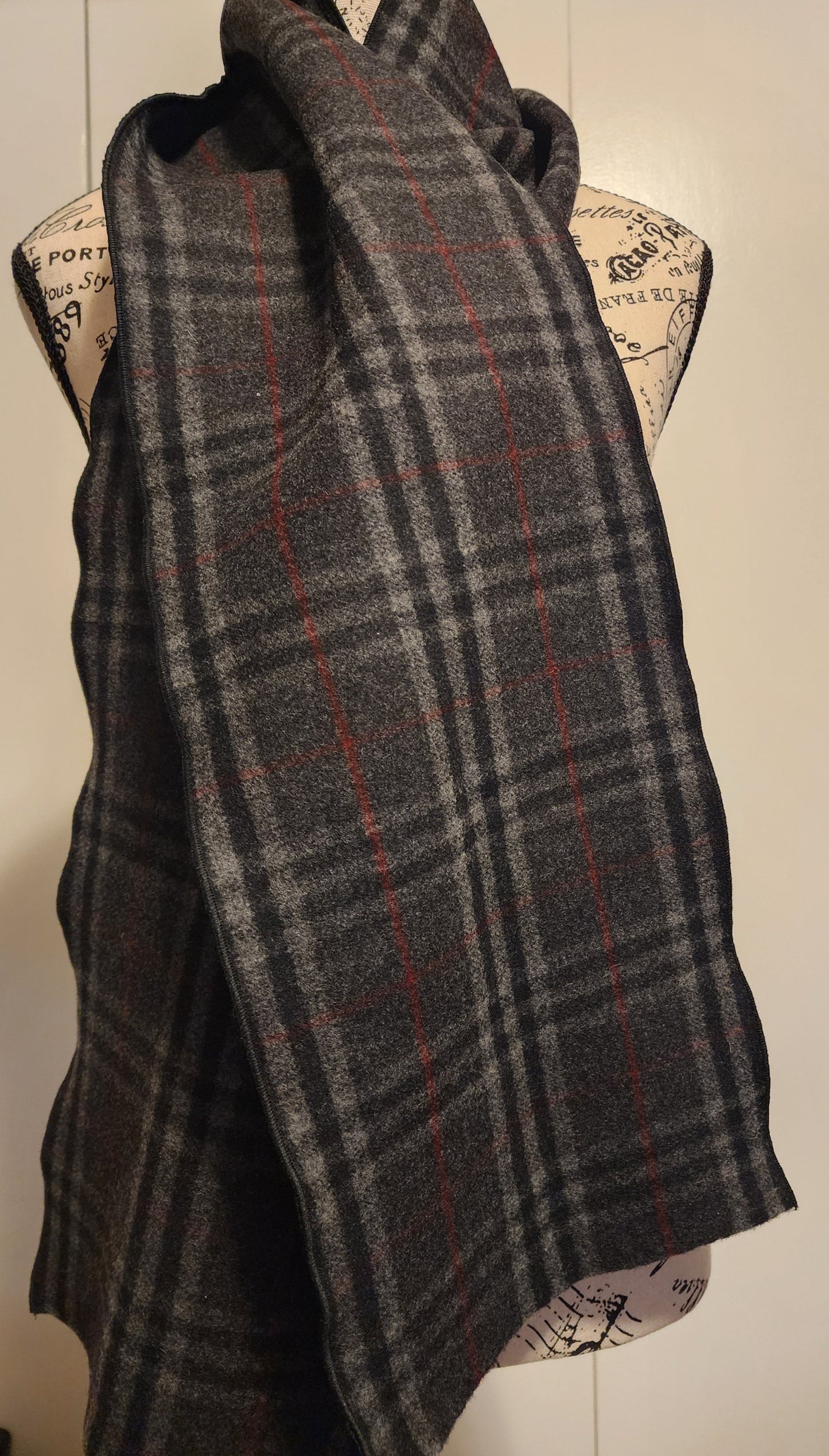 cashmere scarf, grey and black plaid, Burberry cashmere