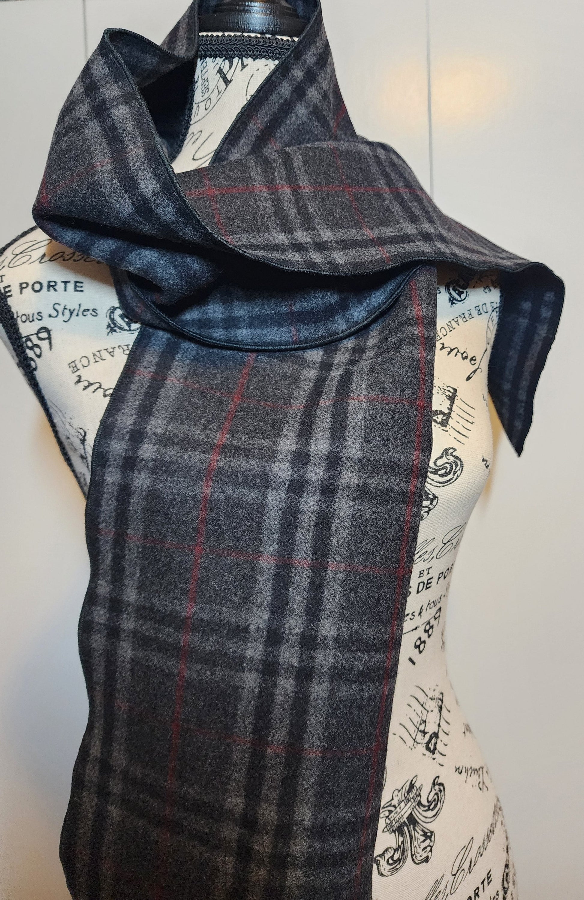 cashmere scarf, grey and black plaid, Burberry cashmere