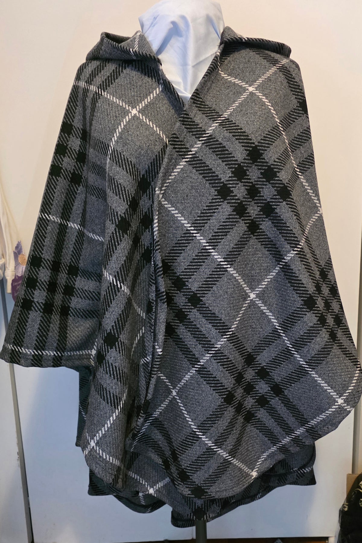 Cape - Grey Plaid